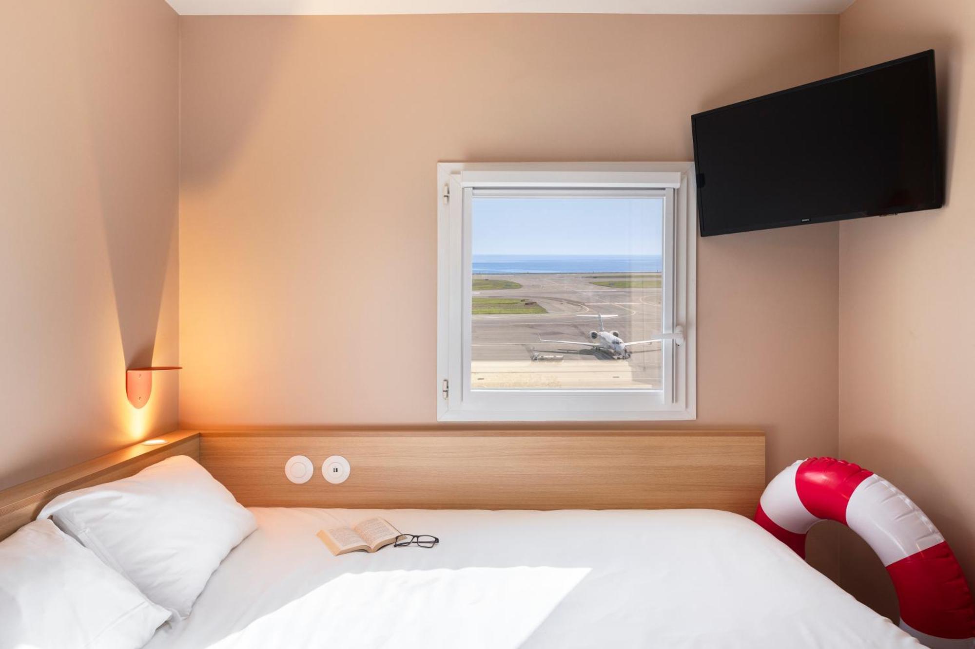 Greet Hotel Nice Aeroport Promenade Des Anglais Bagian luar foto
