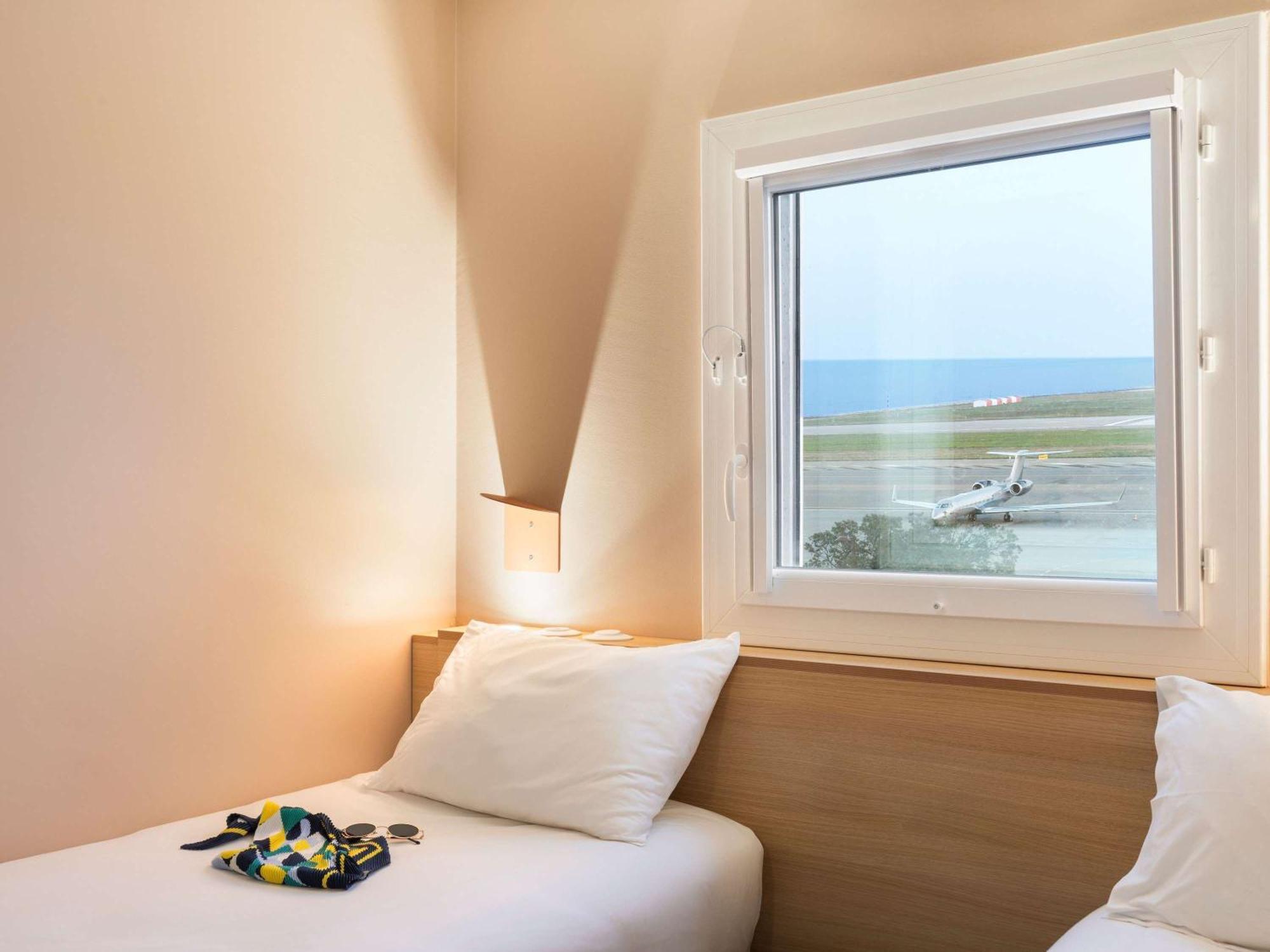 Greet Hotel Nice Aeroport Promenade Des Anglais Bagian luar foto